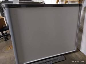 lot 91 image: Smart Board