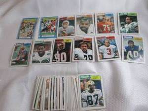 lot 6 image: 1987 Topps Football  Cards...