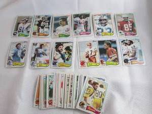 lot 39 image: 1982 Topps Football Cards...