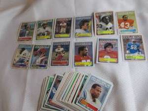 lot 138 image: 1983 Topps Football Cards ...