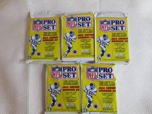 lot 156 image: 5 1990 Pro Set Football Packs...