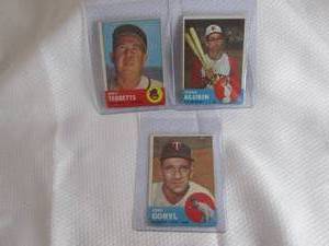 lot 228 image: 1983 Topps Baseball Cards...