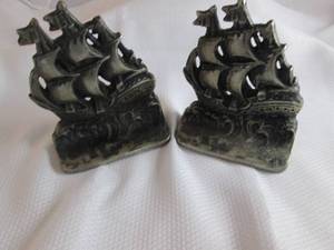 lot 365 image: Clipper Ship Book Ends...