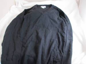 lot 366 image: 3 Mens  Large V-Neck Sweaters...