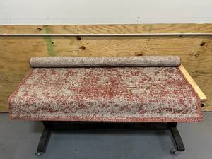 lot 33 image: SAFAVIEH RESORT 5 x 7 Area Rug