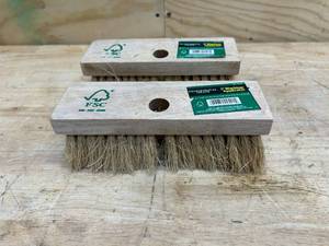 lot 85 image: Lot of 2- Professional Grade 9 Blacktop Applicators