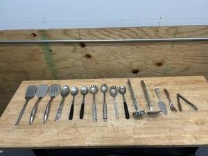 lot 132 image: Lot of Kitchen Utensils