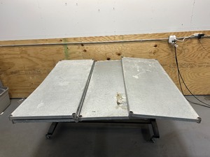 lot 134 image: EAGLE- Lot of 4 Metal Shelves