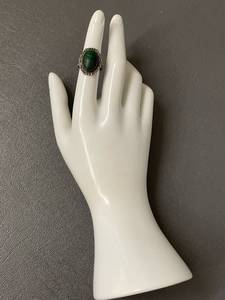 lot 4 image: Vintage Sterling Silver Ring with Green Malachite Stone, Antique Look