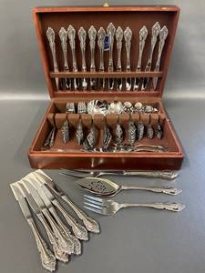 lot 20 image: Oneida  International Stainless Flatware in Nakens Vintage Silverware Chest Set, Tarnish Proof