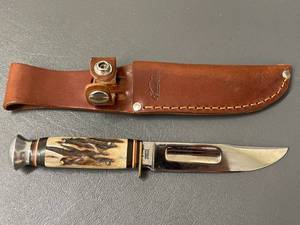 lot 30 image: Vintage Sabre Hunting Knife with Remington Leather Sheath