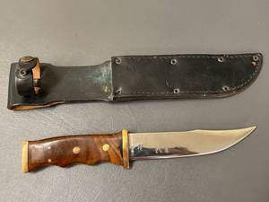 lot 32 image: Vintage Hallmarked Hunting Knife with Leather Sheath - Polished Blade & Wood Handle