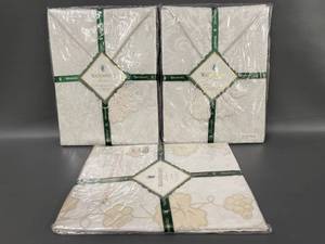 lot 38 image: Elegant Waterford Linens Set - Damask Design Table Linens, Pack of 3