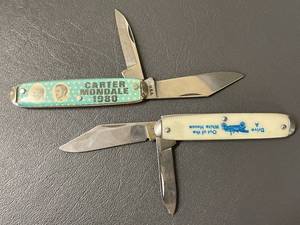 lot 39 image: Vintage Carter Mondale 80 and White House Pocket Knives Set