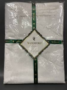 lot 70 image: Waterford Linens Ardmore Banquet Tablecloth 60x104 Obglong