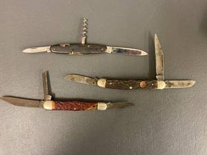 lot 95 image: Vintage USA Pocket Knife Collection - Set of 3 Folding Knives with Unique Blades