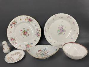 lot 112 image: Minton Bone China Floral Dish Collection