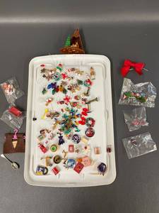 lot 133 image: Dollhouse Miniatures and Christmas Ornaments