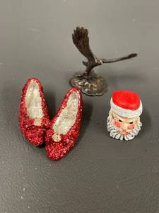 lot 135 image: Miniature Olszewski Goebel Bald Eagle, Red Slippers & Santa Head Figurine Lot