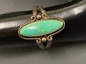 lot 49B image: Vintage Sterling Silver Turquoise Ring