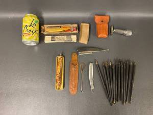 lot 74B image: Vintage Razors, Shoehorn & Antique Dip Pens Lot
