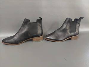 lot 84B image: Black Leather Ankle Boots Comfortable Fashion - Size 9m