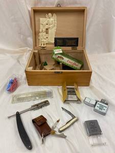 lot 29A image: Vintage Boxed Assortment Razors, Collectible Memorabilia