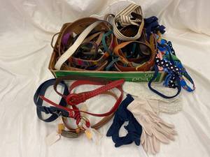 lot 31A image: Vintage Assorted Belts and Gloves Fashion Lot