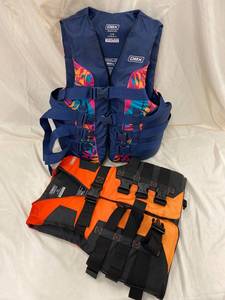 lot 35A image: DBX Adult Flotation Vests, XS & SM, USCG Approved
