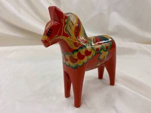 lot 6K image: Authentic Swedish Hand-Painted Red Dala Horse Sculpture