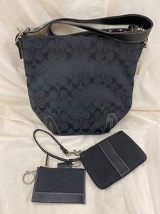 lot 8K image: Coach Signature Handbag Set With Wristlet And Keychain