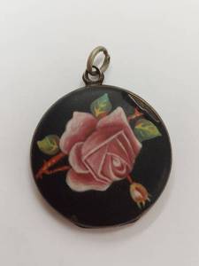 lot 28K image: Vintage Enamel Locket Rose Design Unique Antique Piece