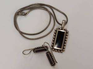 lot 40K image: Exquisite Sterling Silver Black Onyx Necklace and Earrings Set