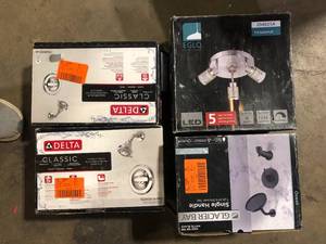 lot 25 image: Lot of 4 Delta Shower Head Kits Customer Returns Review all pictures