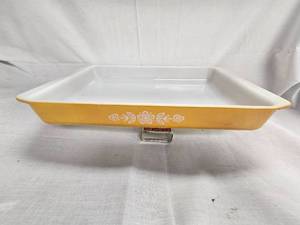 Pyrex CasseroleCake Pan