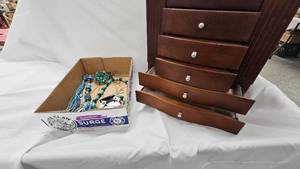 Vintage Costume JewelryJewelry holder