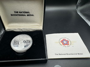 lot 55 image: National Bicentennial Medal