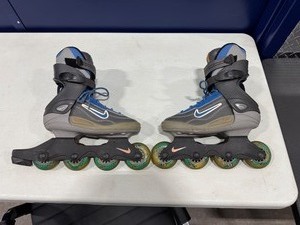 lot 111 image: Nike Air Inline Skates  Size 4.5 US  38 EUR  Black & Blue Rollerblades