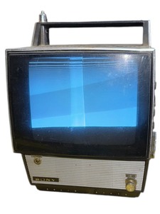 lot 117 image: Vintage Sony TV-110U Solid State Portable Transistor TV  Powers On