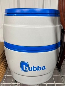 lot 163 image: Vintage Bubba Keg Rolling Cooler with Handle and Wheels  Blue & Gray