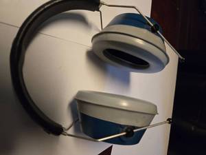 lot 55 image: Craftsman Noise Cancelation Ear Cover Perfect Condition