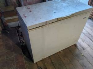 lot 6 image: Used Chest Freezer in White with Minor Wear