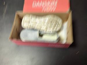 lot 20 image: Womens Sneakers Size 7 Athletic Shoes