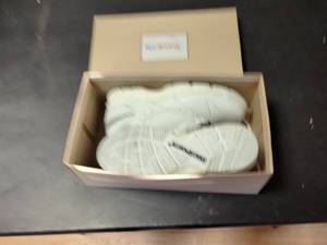 lot 23 image: Rockport Mens Heavy Silver Casual Shoes Size Not Specified