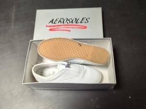 lot 37 image: Aerosoles Womens Slip-On Shoes Size 6.5M - White