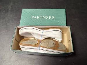 lot 38 image: Basic Editions Partners Slip-On Shoes in White - Size Not Specified