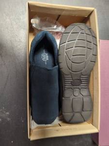 lot 43 image: Pair of Mens Slipper Shoes in Navy Blue - Size 11