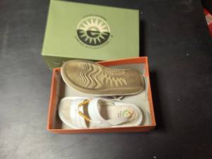 lot 47 image: Genuine Leather Womens Sandals Size 8 with Decorative Bead Detail