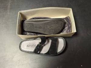 lot 50 image: Allegro Naturitzer Womens Sandal - Size 7