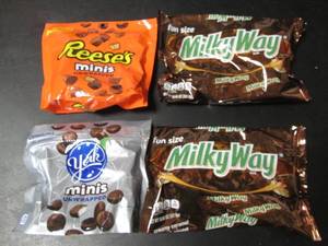lot 113 image: Assorted Mini Chocolate Candy Bags - Reeses and Milky Way